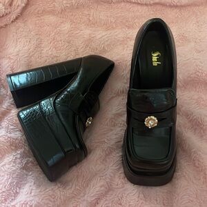 Never worn, too tall for my style.